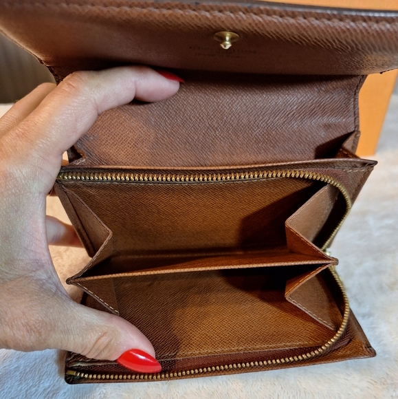 Louis Vuitton Porte Monnaie Tresor Wallet - Picture 3 of 17